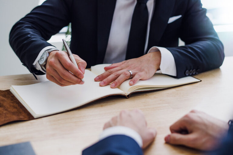 When Do You Need a Debt Collection Lawyer in Vancouver? A Guide for Creditors